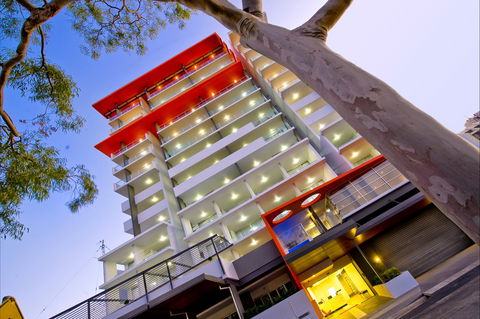 Edge Apartment Hotel - Holiday Adelaide 1