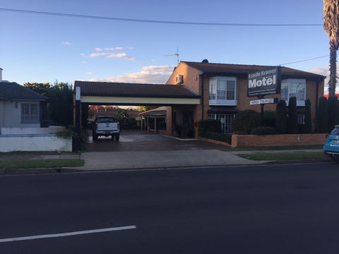 Estelle Kramer Motel - Holiday Adelaide 0