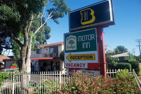 Forest Lodge Motor Inn And Restaurant - Holiday Adelaide 0