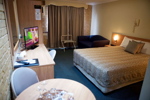 Forest Lodge Motor Inn And Restaurant - Holiday Adelaide 2