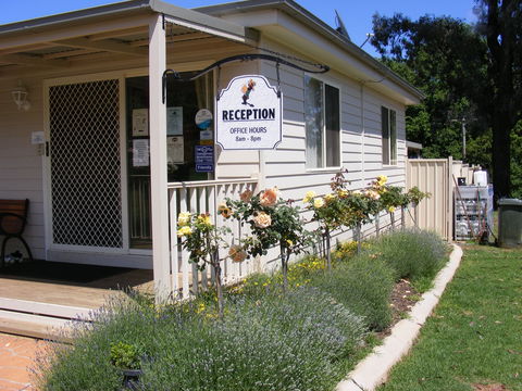 Fossickers' Tourist Park - Holiday Adelaide 0