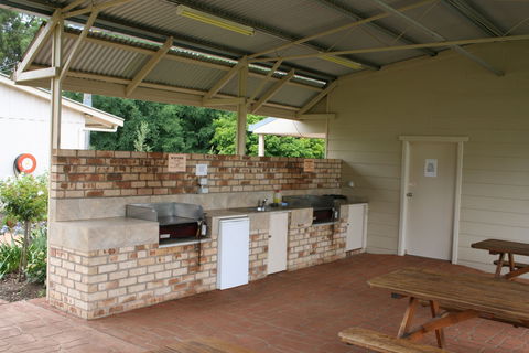 Fossickers' Tourist Park - Holiday Adelaide 1