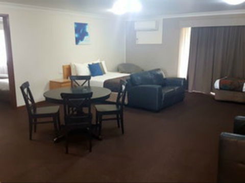 Hilltops Retreat Motor Inn - Holiday Adelaide 0