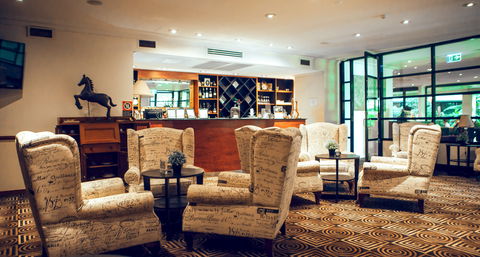 Holiday Inn Warwick Farm - Holiday Adelaide 2