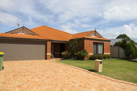 Mandurah Golf Links Retreat - Holiday Adelaide 0