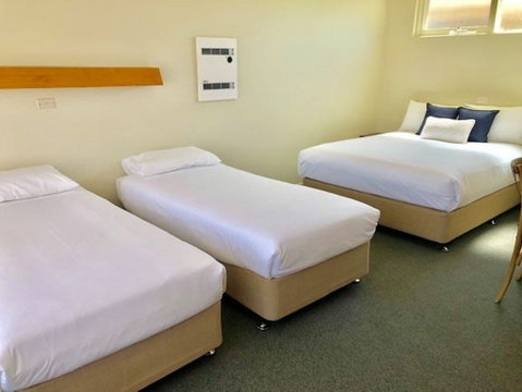 Marina Motel Rooms - Holiday Adelaide 2