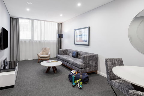 Meriton Suites North Sydney - Holiday Adelaide 2