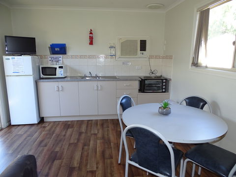 Moonta Bay Cabins - Cabin 2 - Holiday Adelaide 1