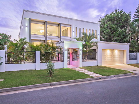 Riviera Waters Broadbeach - Vogue Holiday Homes - Holiday Adelaide 0