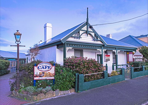 Touchwood Cottages & Gallery & Cafe - Holiday Adelaide 0