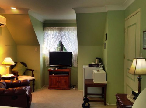 Curtis Falls Mountain Retreat - Holiday Adelaide 5