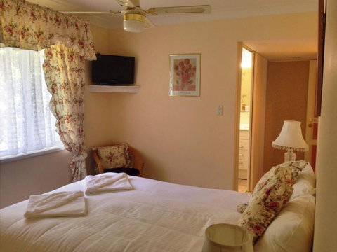 Curtis Falls Mountain Retreat - Holiday Adelaide 6