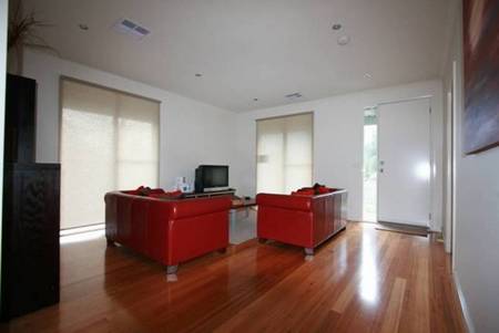 Boutique Stays - Waters Edge - Holiday Adelaide 1