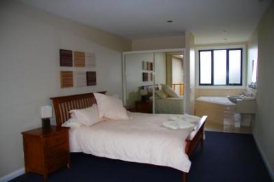 Ultimate Holiday Apartments - Holiday Adelaide 2