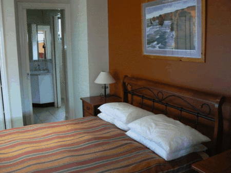 Apollo Bay Hideaway - Holiday Adelaide 4