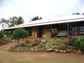 Yayl Lodge Bed & Breakfast - Holiday Adelaide 0