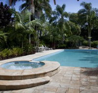 Oasis Apartments and Treetop Houses - Holiday Adelaide