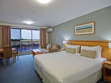 Oaks Waterfront Resort - Holiday Adelaide 1