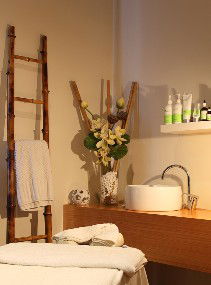 Indulge Spa Retreat - Holiday Adelaide 1