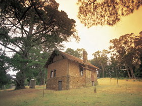 Heysen - The Cedars - Holiday Adelaide 0