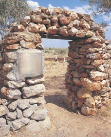 Old Halls Creek - Holiday Adelaide 0