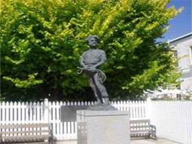 Alexander Cameron Statue - Holiday Adelaide 0