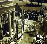 UQ Fryer Library - Holiday Adelaide