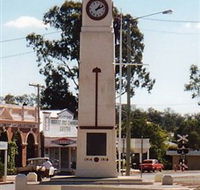 Goomeri War Memorial Clock - Holiday Adelaide