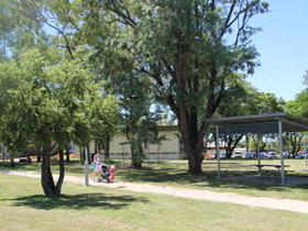 Grosvenor Park In Moranbah - Holiday Adelaide 0