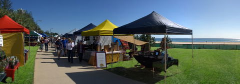 Coolangatta Beachfront Markets - Holiday Adelaide 7