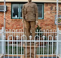 Soldier Statue Memorial Chinchilla - Holiday Adelaide