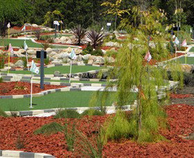 18 Hole Mini Golf - Club Husky - Holiday Adelaide 0