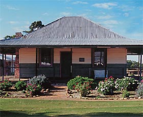 Albert Facey Homestead - Holiday Adelaide 0