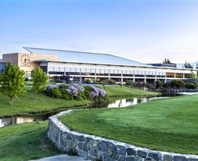 Gungahlin Lakes Golf And Community Club - Holiday Adelaide 3