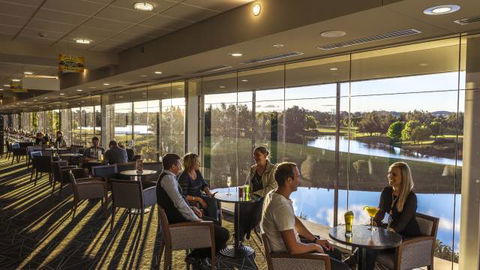 Gungahlin Lakes Golf And Community Club - Holiday Adelaide 4