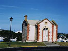 Royal Circus And Customs House In Robe - Holiday Adelaide 0