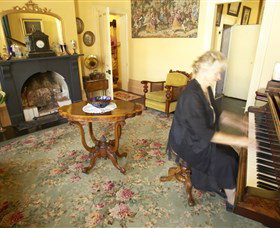 Jerilderie Historic Residence - Historic Home And Gardens - Holiday Adelaide 3