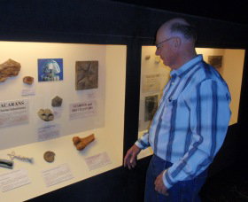 Big Fish Fossil Hut At Peak Hill - Holiday Adelaide 1