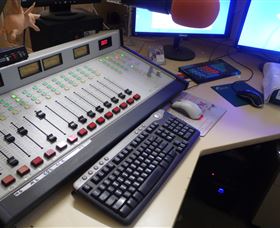 Peak Hill FM Community Radio Station - Holiday Adelaide 0