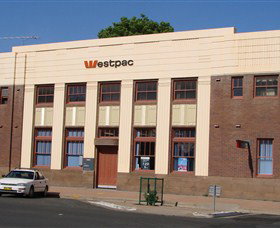 Moree Heritage And Art Deco Guided Walk - Holiday Adelaide 2