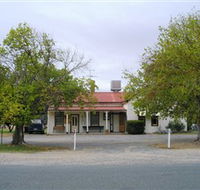 Round Hill Hotel - Holiday Adelaide