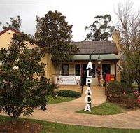 Australian Alpaca Barn - Hunter Valley Gardens - Holiday Adelaide
