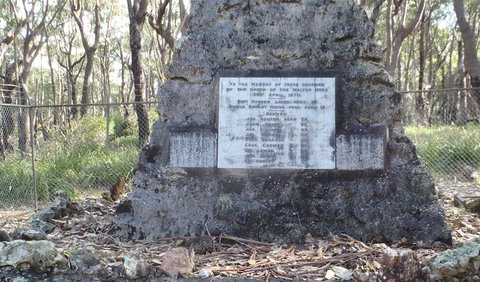 Monument Beach Picnic Area - Holiday Adelaide 3