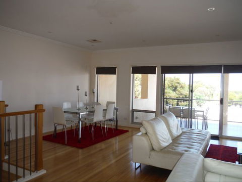 Avalon A - Holiday Adelaide 3