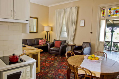 Imperial Fine Accommodation - Holiday Adelaide 3