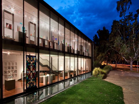 Wagga Wagga Art Gallery - Holiday Adelaide 2