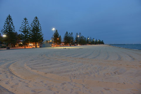 Altona Beach - Holiday Adelaide 1