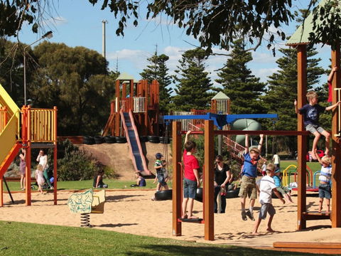 Lake Pertobe - Holiday Adelaide 0