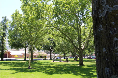 Tallangatta Triangles Park - Holiday Adelaide 0