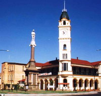 Bundaberg War Memorial - Holiday Adelaide